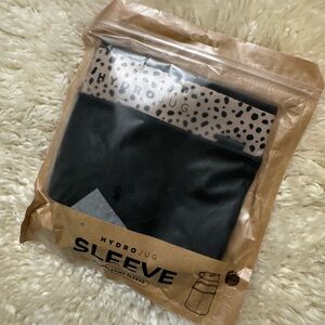 HydroJug Black Sleeve